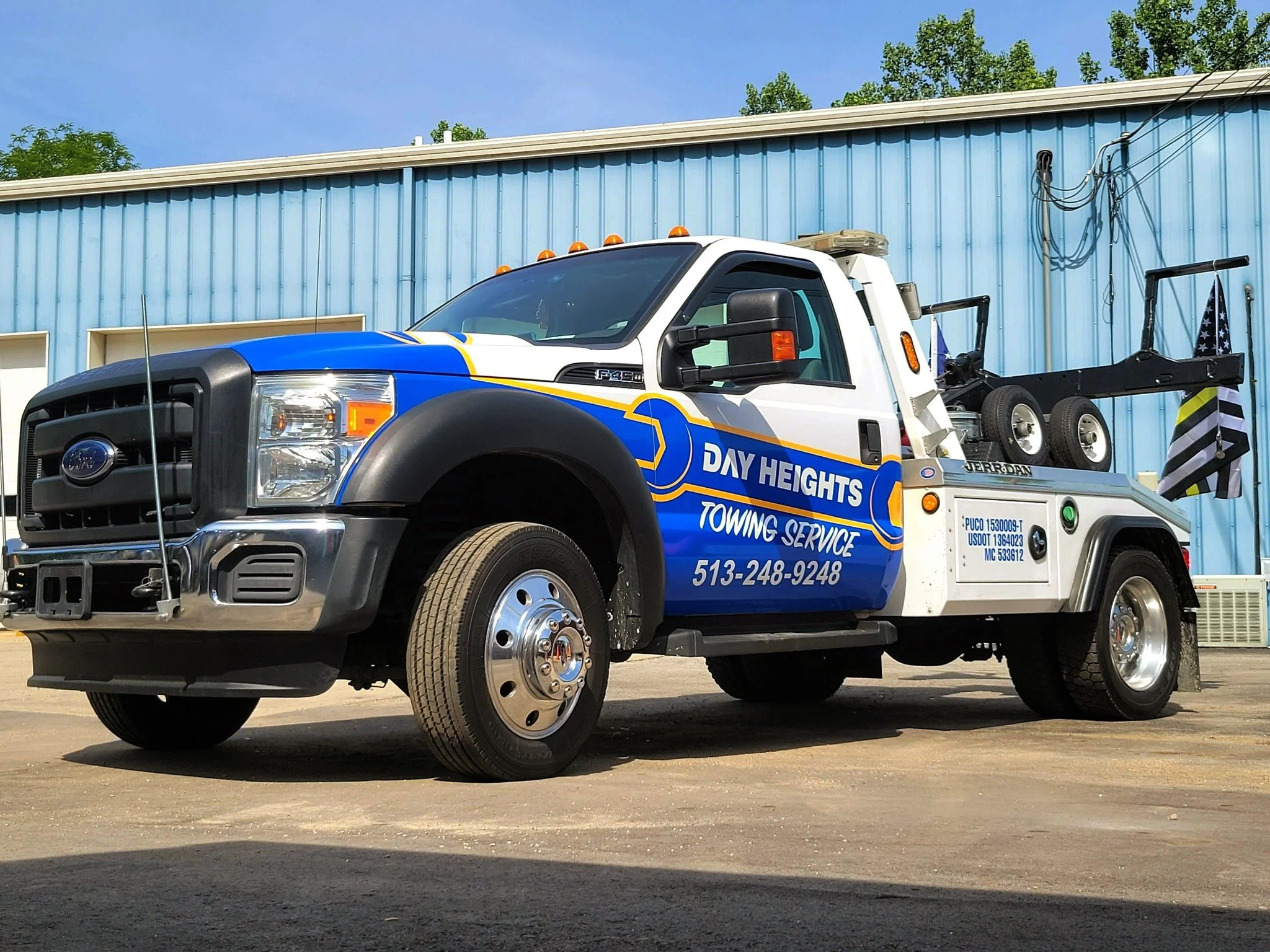 Flat Tire on the Roadside: Change It or Call for Help?