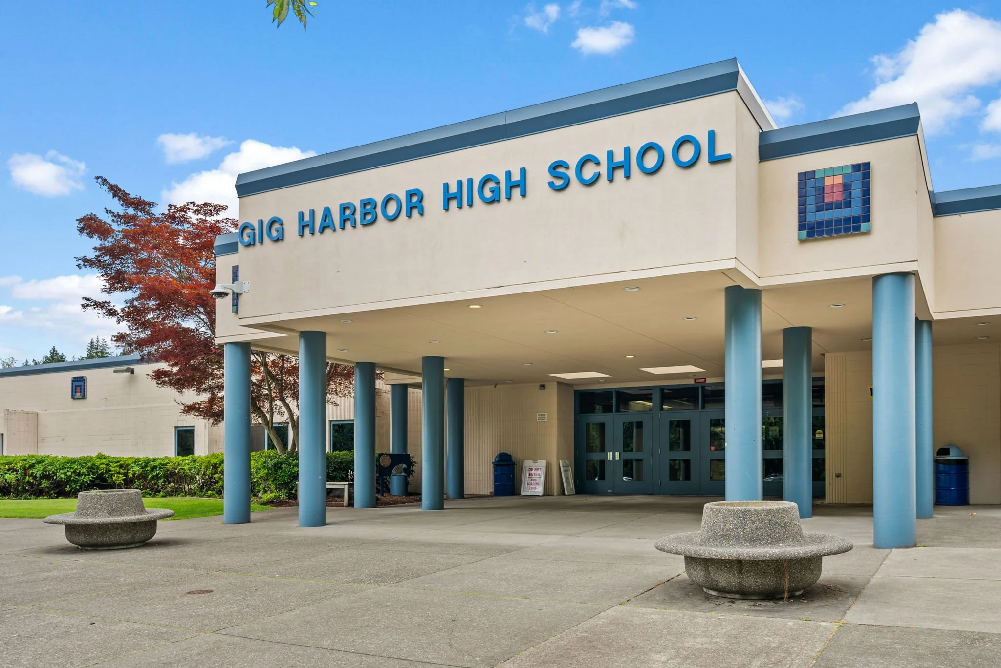 Gig Harbor High School enterance