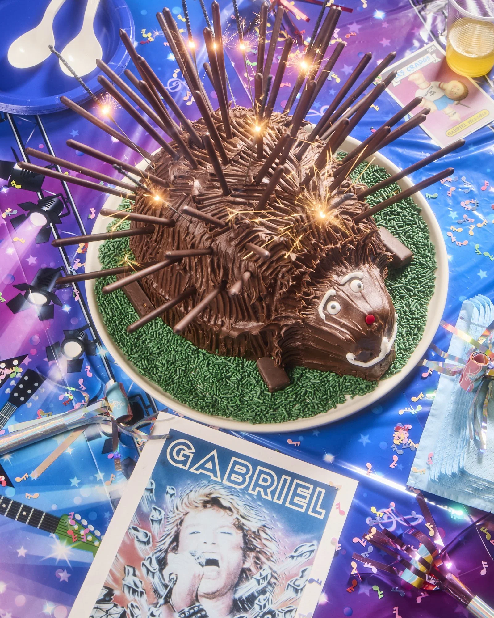 Le Monde's series Le Prénom, by Henry Hargreaves & Charlotte Omnès, visually interprets the cultural, social, and personal significance of first names told through the lens of a birthday cake.
