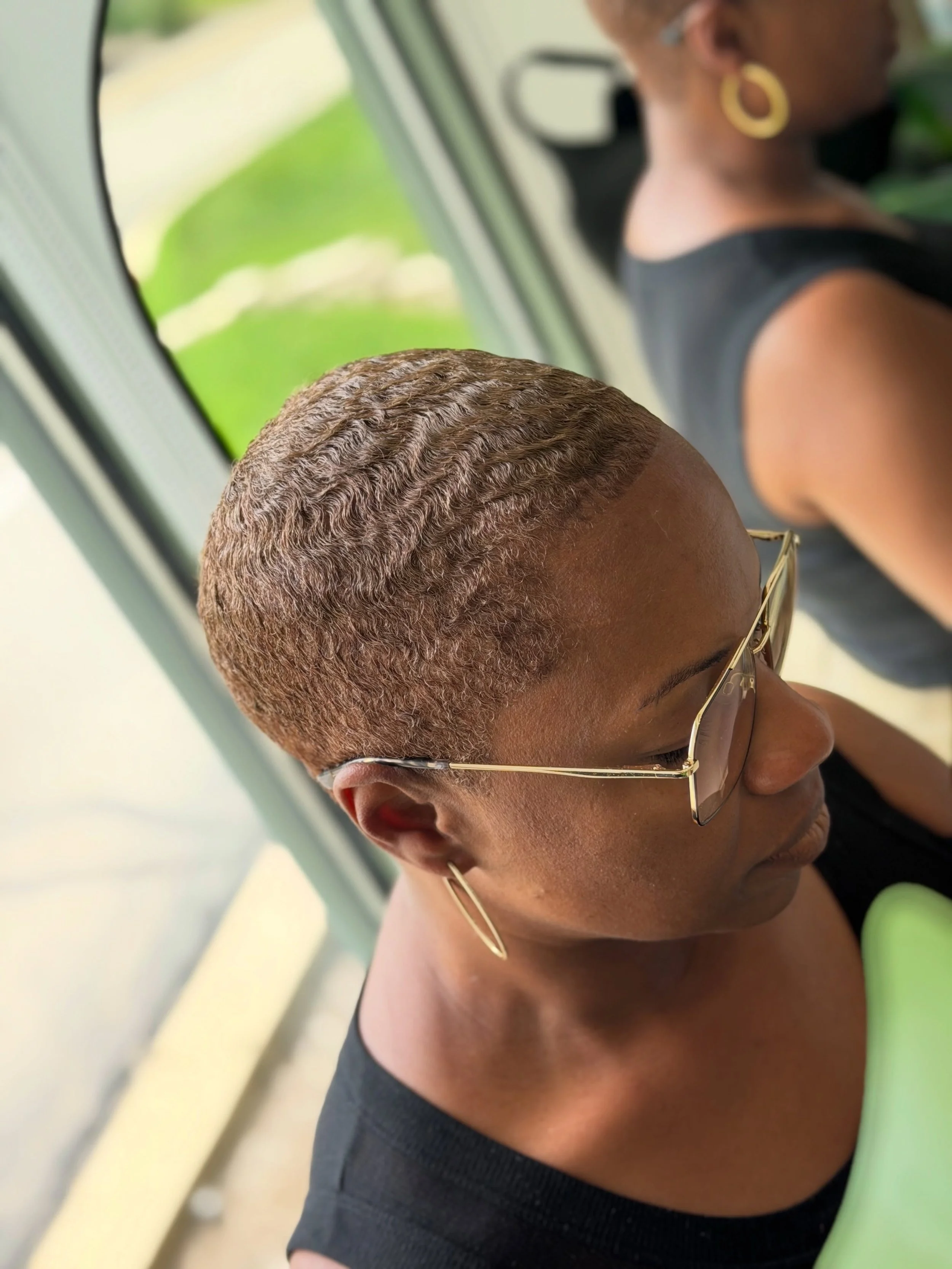 Short &amp; Cute

#shorthairchicago #texturedhaircare #customhaircolor #summervibes #justglo