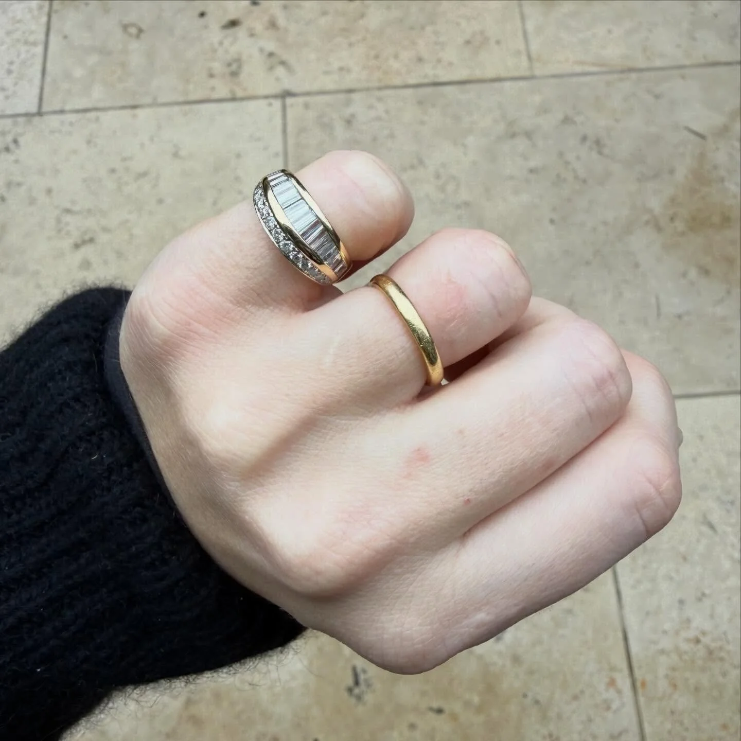 Diamond double row ring set with tapered-cut baguettes and round brilliant-cut diamonds mounted in 18ct Yellow gold. This one&rsquo;s a special one 💎🤤