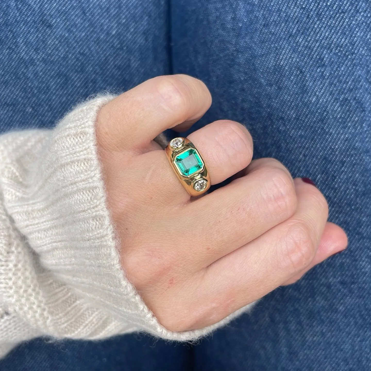 Emerald and Diamond gypsy ring 💚 such an epic ring which I absolutely loved working on. We used the clients diamonds and remodelled them into the most perfect engagement ring. Huge congratulations Daisy 🥰