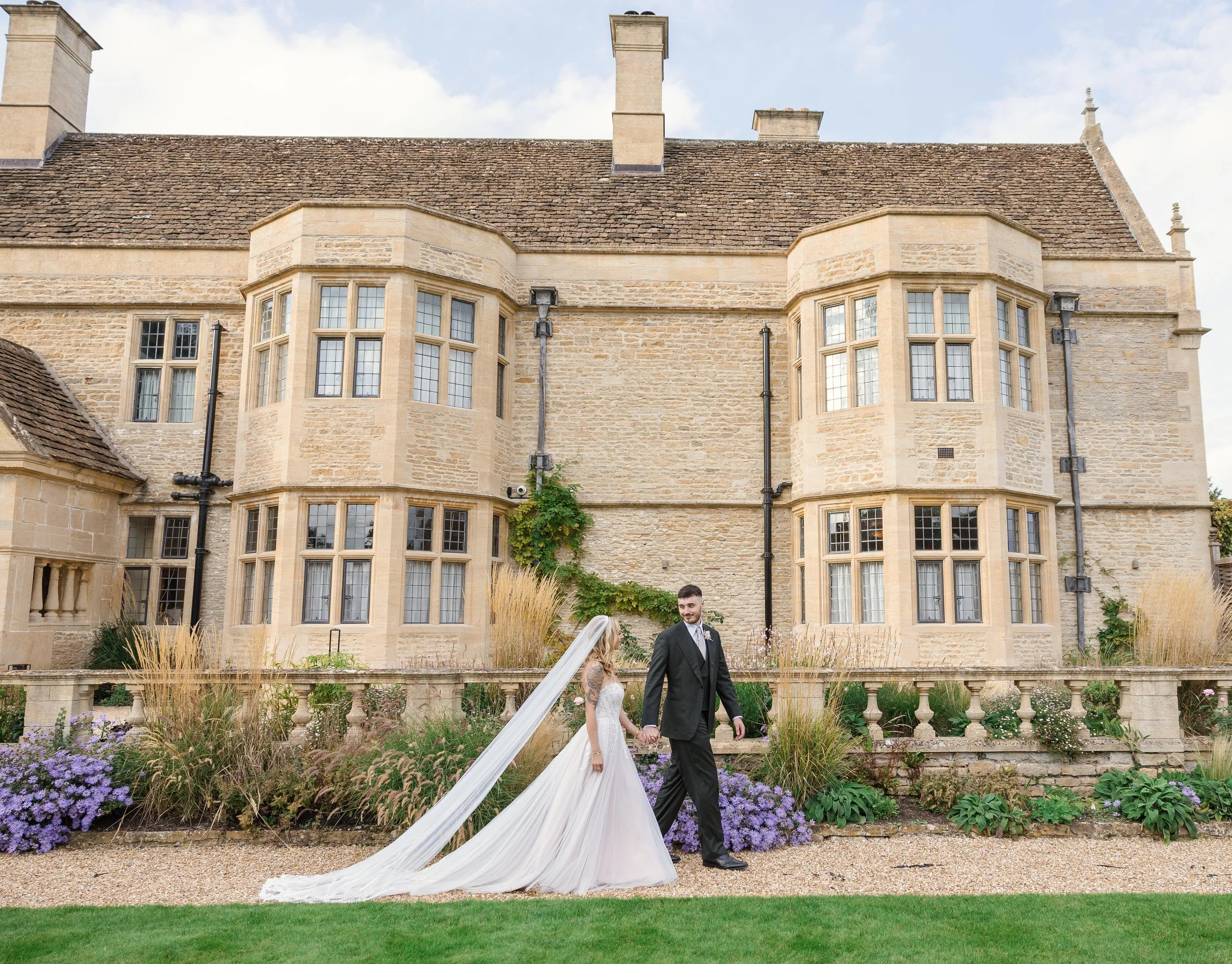 Designing Timeless Wedding Flowers for Elegant Country House Venues