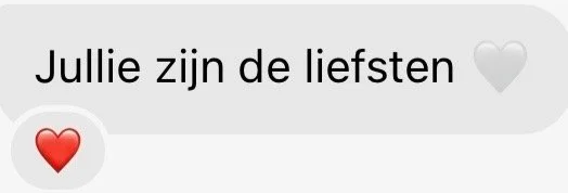 Tekstbericht met de woorden "Jullie zijn de liefsten" en hartemoji's.