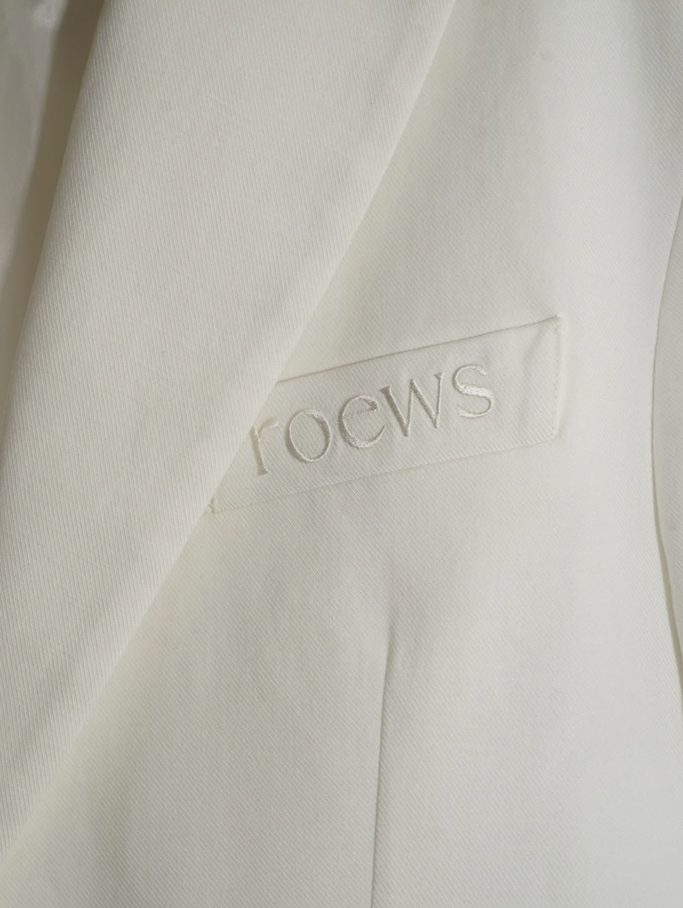Productfoto detail shot Roews blazer uit Build & Launch Academy