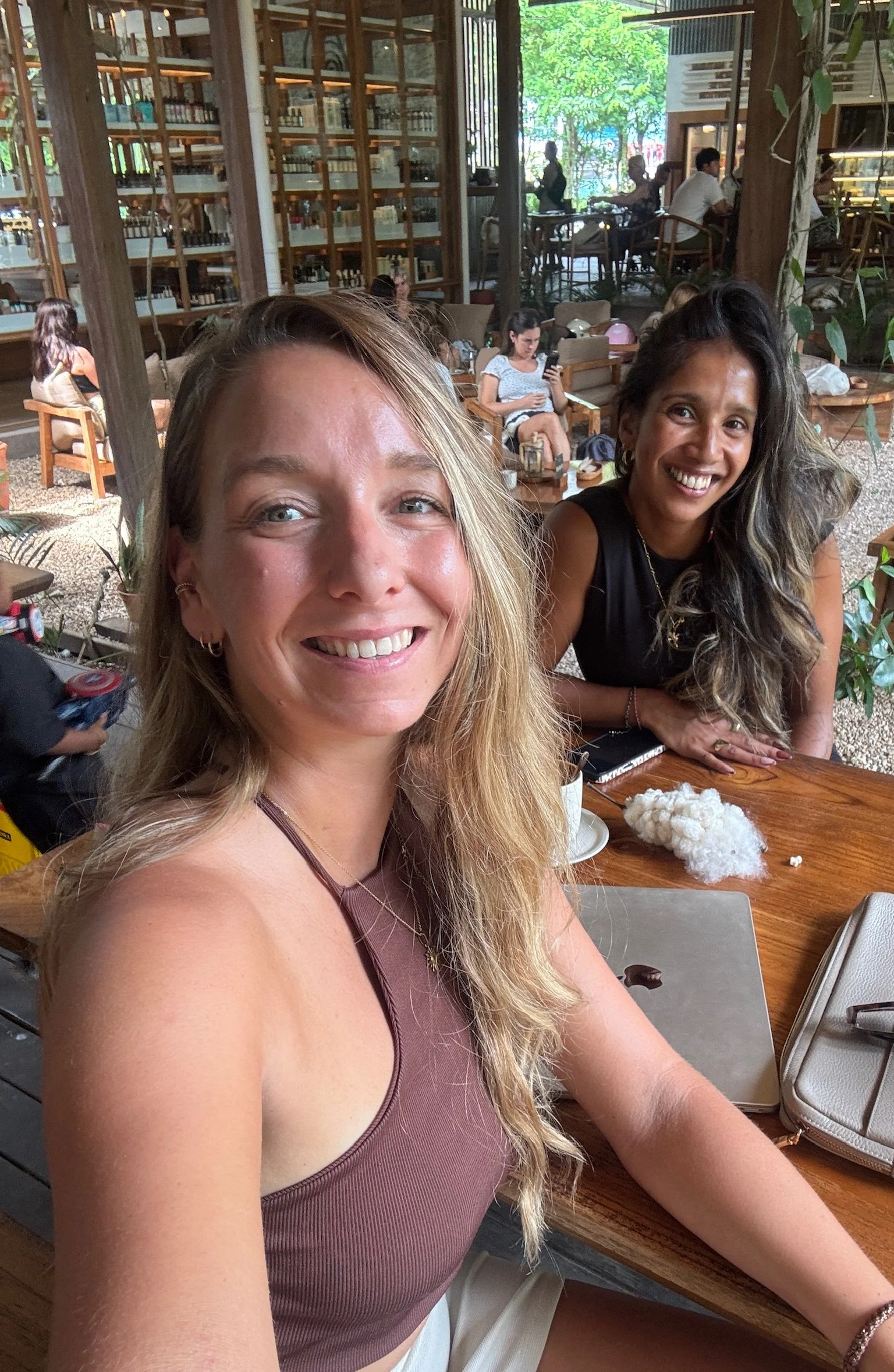 Kirsten en Sharona meeting met Naftalie van MAEL voor Build & Launch
