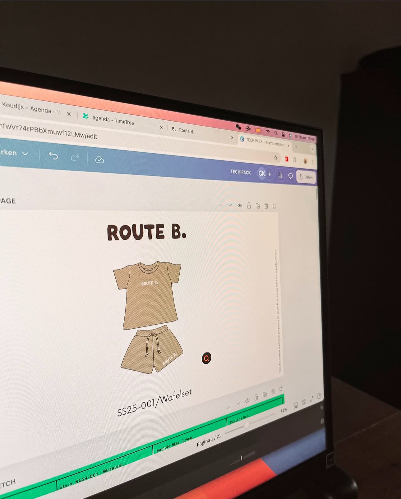 Een computerscherm dat een ontwerp van een kledingset met een T-shirt en shorts toont, met de titel 'ROUTE B.' en een pantone-kleurstaal onderaan.