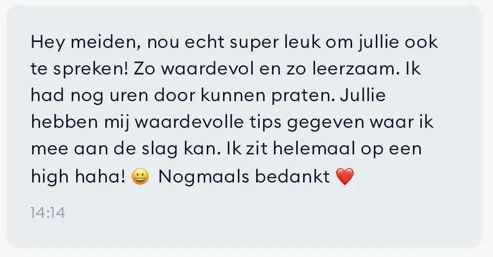 Screenshot van een bericht in het Nederlands dat spreekt over hoe leuk en leerzaam het is om met een groep meisjes te praten, met dankbaarheid en een hart emoji.