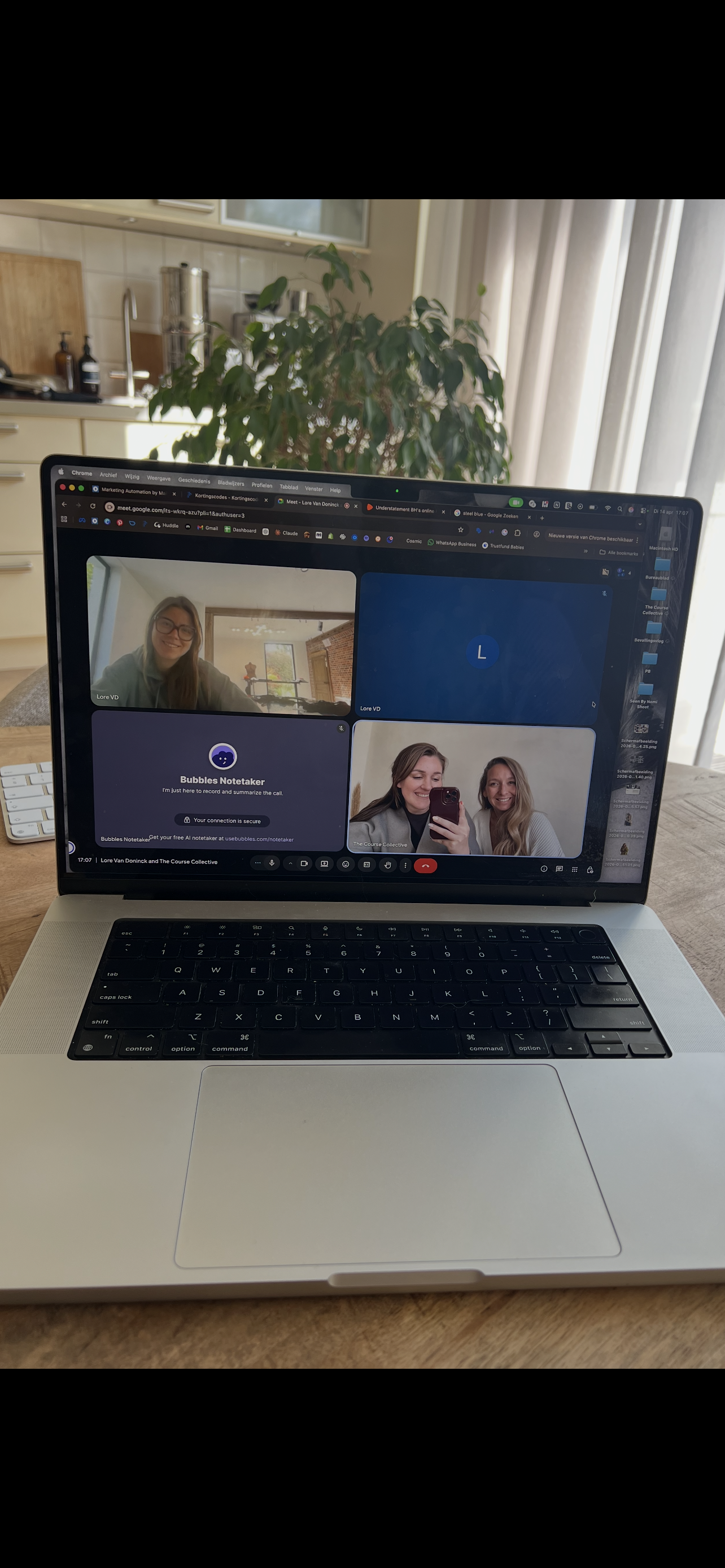 Kirsten en Sharona online meeting met klant via Google Meet