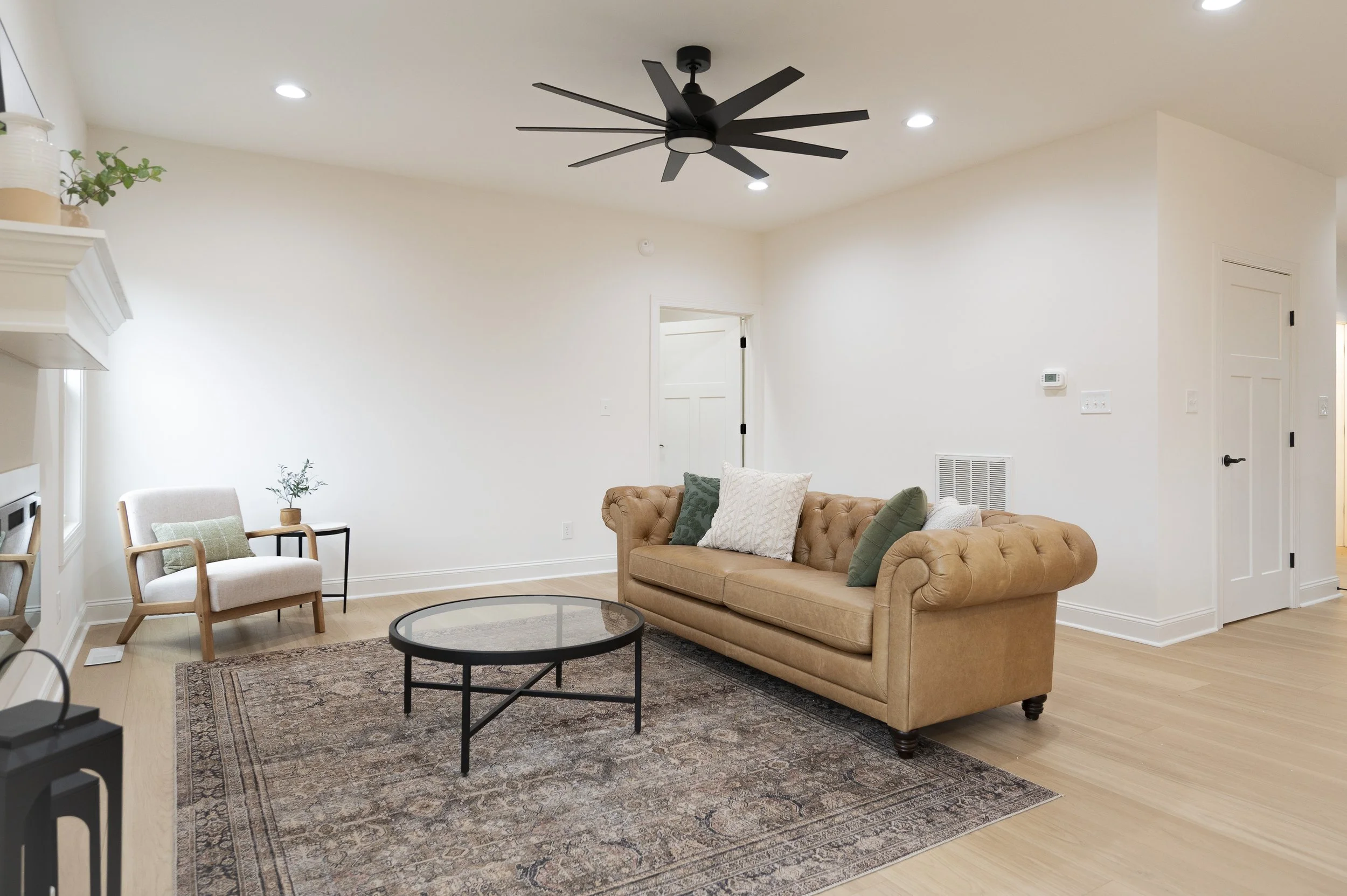 1100 Live Oak Living Room