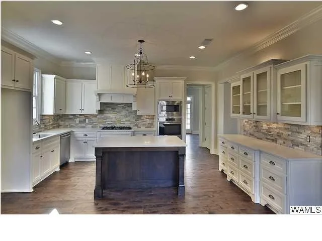 Gourmet white kitchen