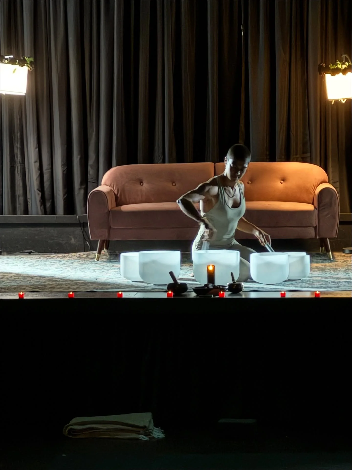 When we come together in community, something shifts. Our hearts synchronize, our nervous systems soften, and the sound becomes more than vibration ; it becomes connection.

Grateful for every soul who showed up today; scanned their vessel, moved wit