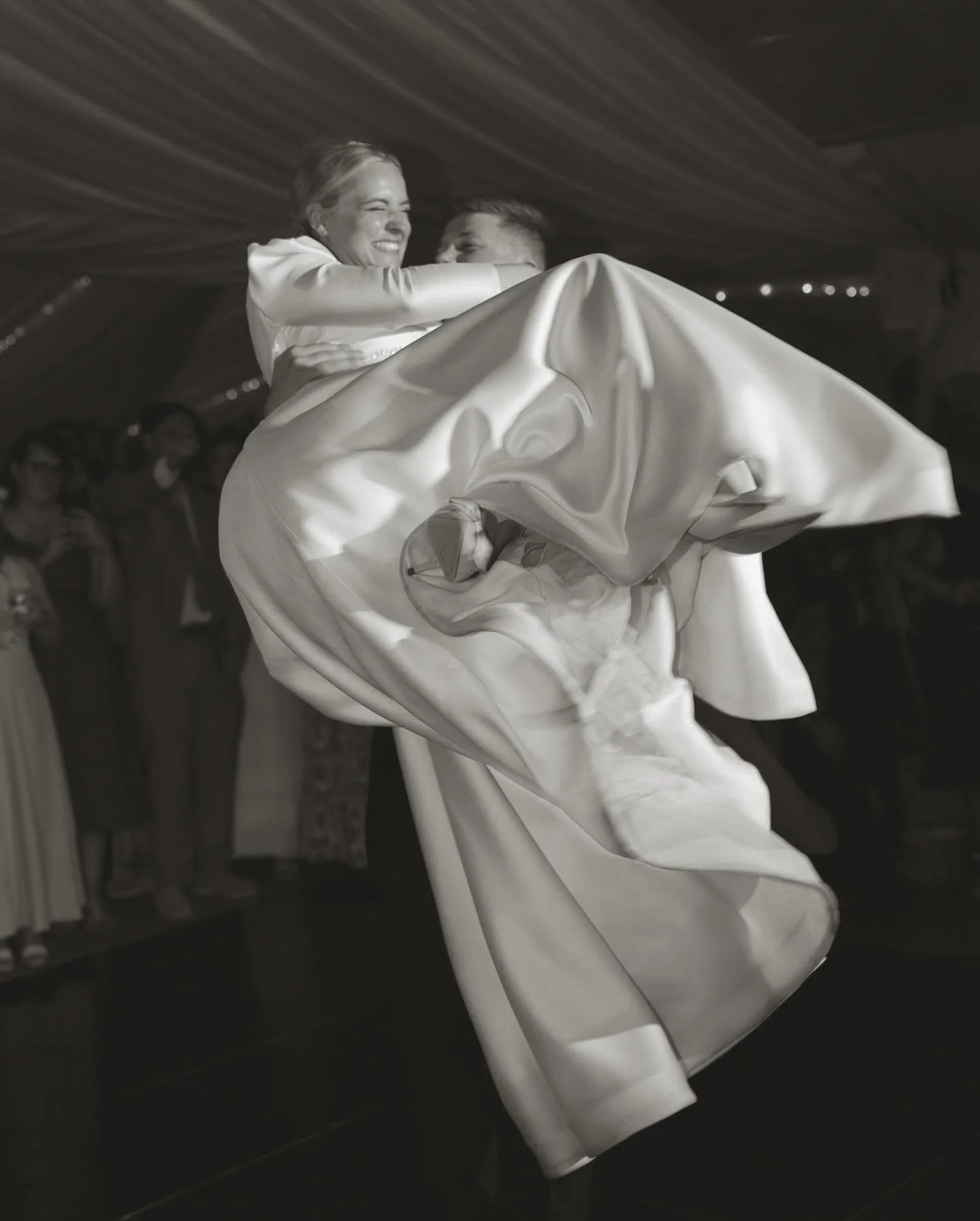 Proof that Danni &amp; Will&rsquo;s dance floor had the most contagious energy. A nonstop party that went on until the very small hours✨ the champagne flowed, the playlist delivered, and guests embraced the chaos. Truly one of my most memorable weddi