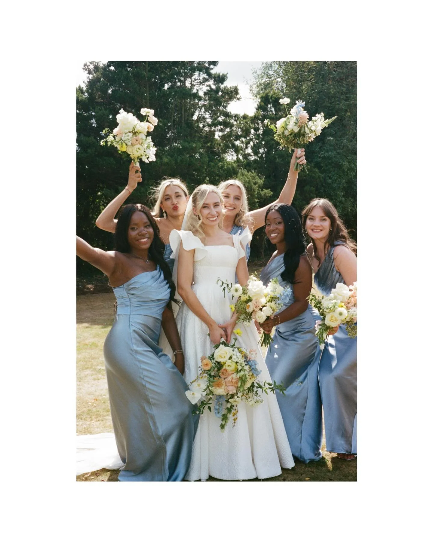 Ellie &amp; Matthew&rsquo;s August wedding on film 🎞️

Photography @rosestelfoxphotography 
Bridal gown @thewhiteyard @fredabennet 
Florals @hannahelizabethflowers 
HMUA @keirawilsonbridal @bridalhair_byromyjade 
Venue @larkspurlodge

#ukweddingphot