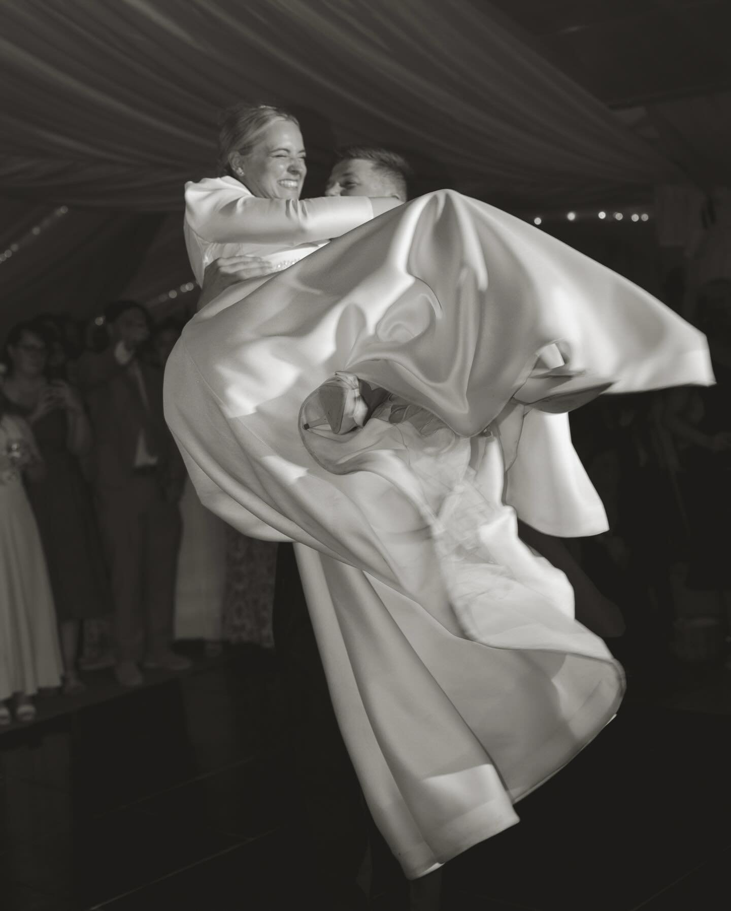 Proof that Danni &amp; Will&rsquo;s dance floor had the most contagious energy. A nonstop party that went on until the very small hours✨ the champagne flowed, the playlist delivered, and guests embraced the chaos. Truly one of my most memorable weddi