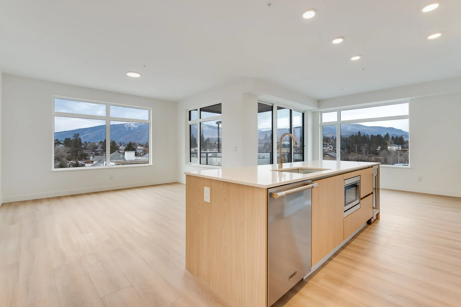 Lakeview Village corner suite |3B2B