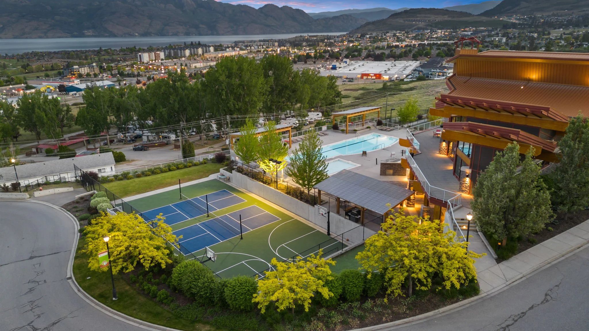 Family Friendly Garden Suite 2Bed 2Bath | Copper Sky