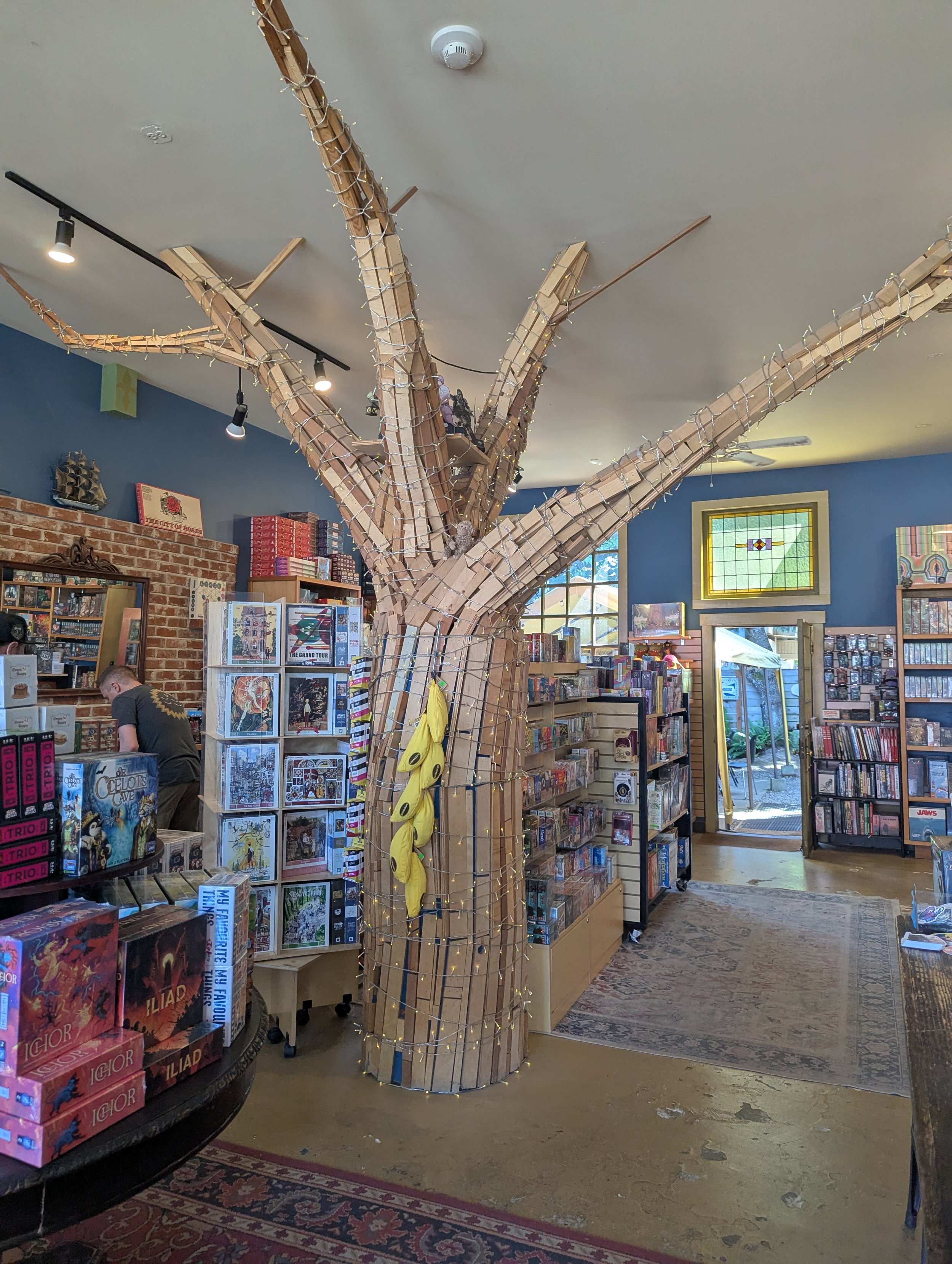 cloudcap-tree.jpg