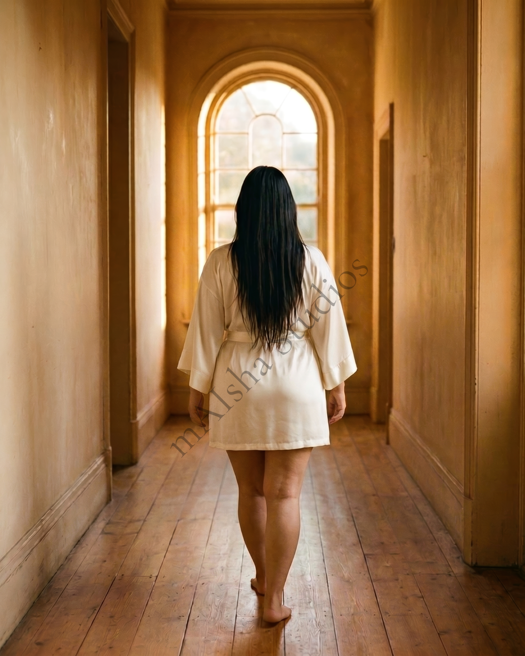 GINIA_BridalCampaign_SS26_Image02_Corridor.png