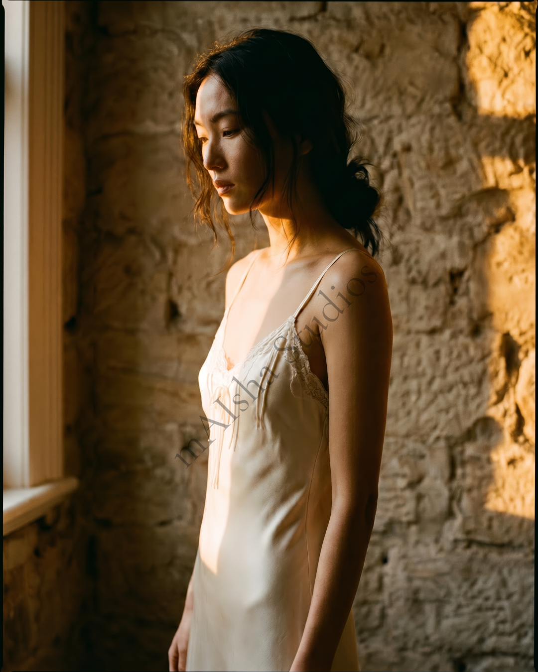 GINIA_BridalCampaign_SS26_Image05_Window.png
