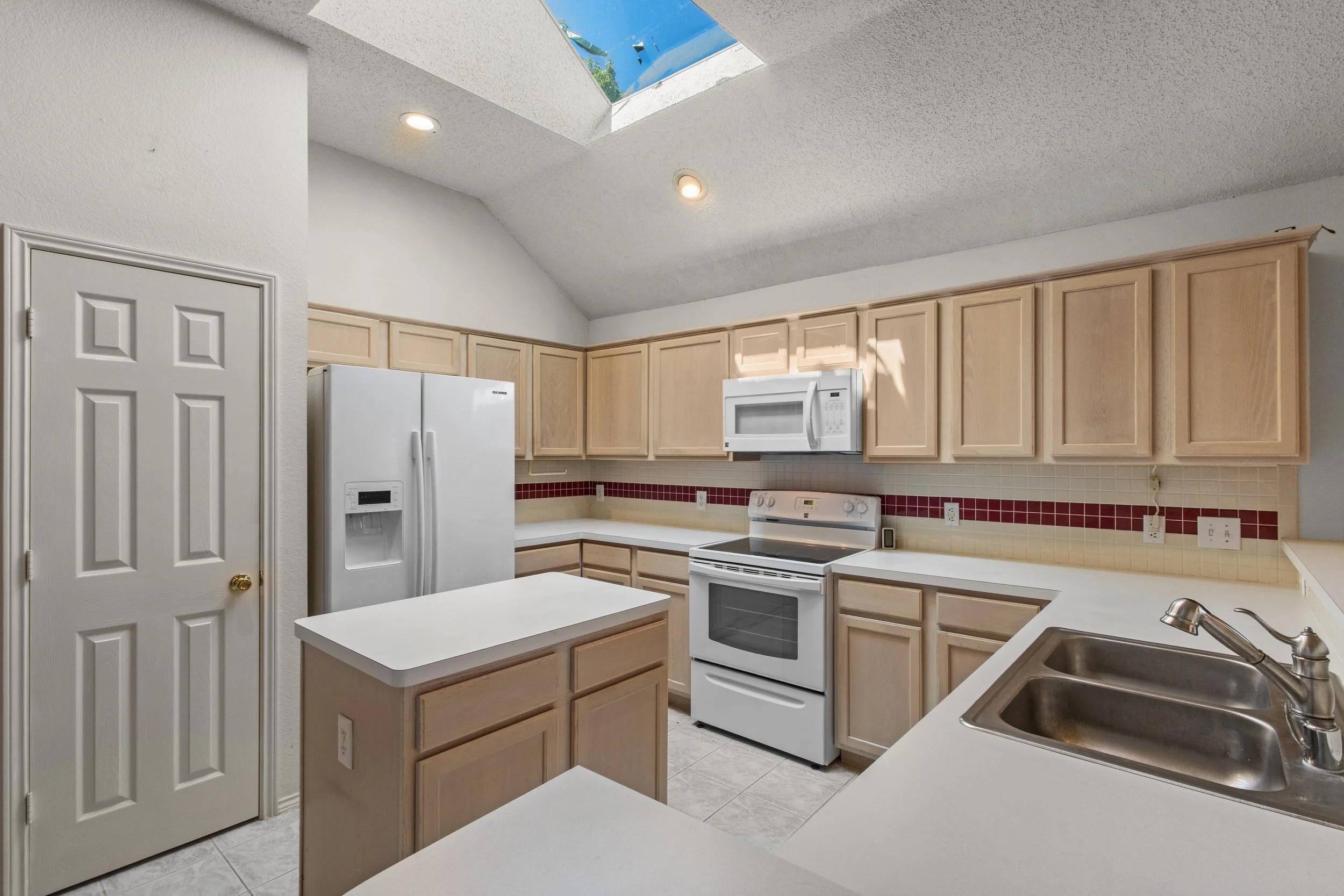 8_kitchen.jpg