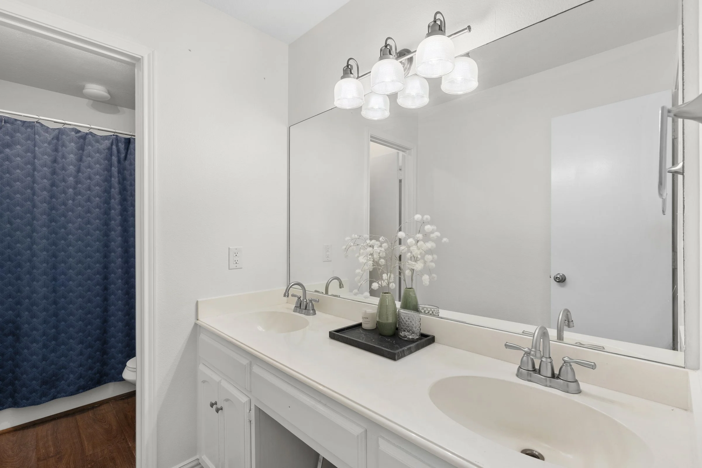 Upstairs bath (1).jpg