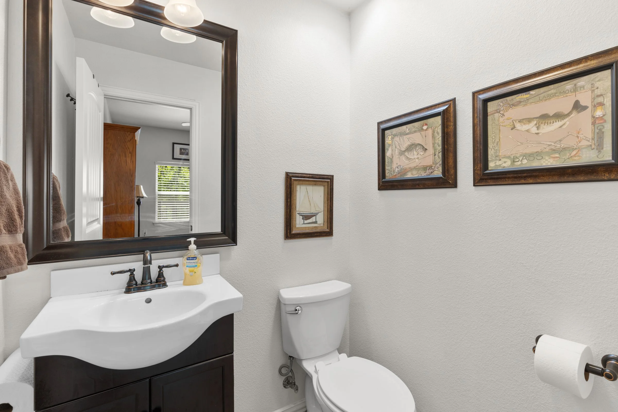 Guest house 1_2 bath (1).jpg