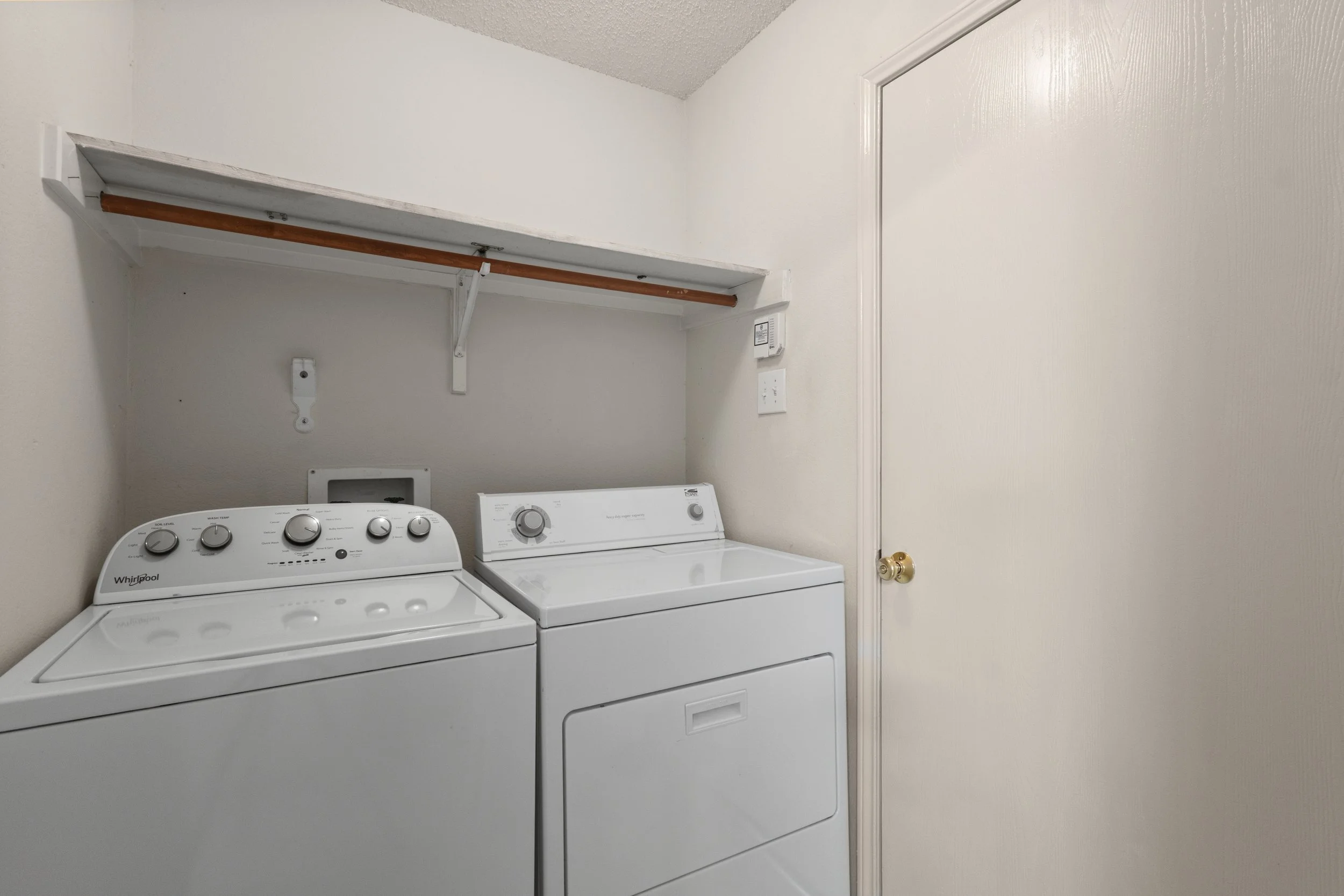24_laundry room.jpg