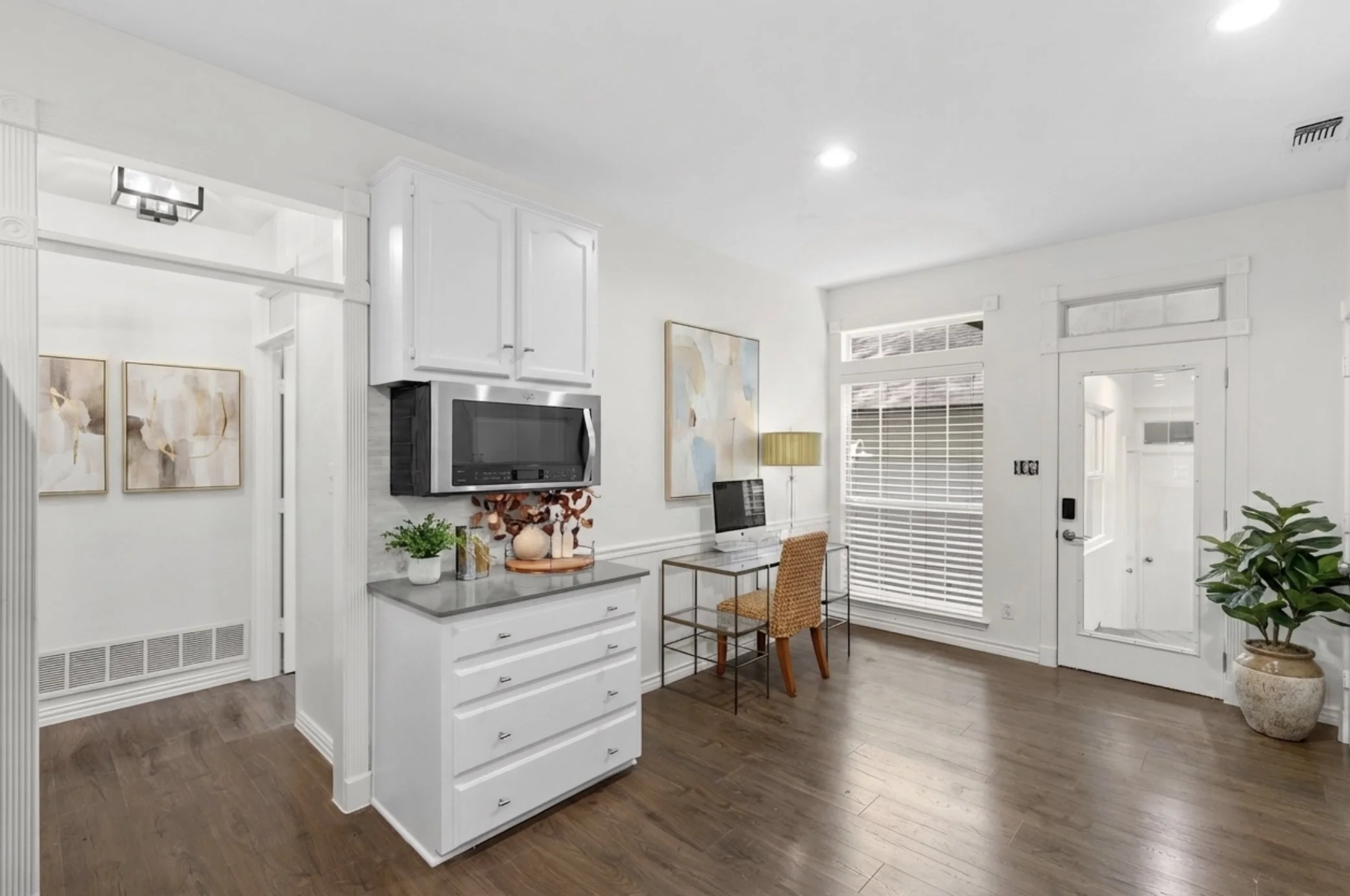 virtually staged kitchen 1.jpg