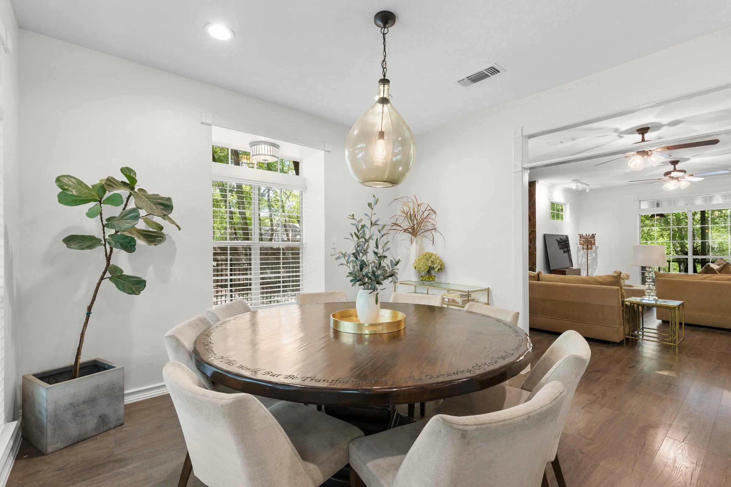 Breakfast room (2).jpg