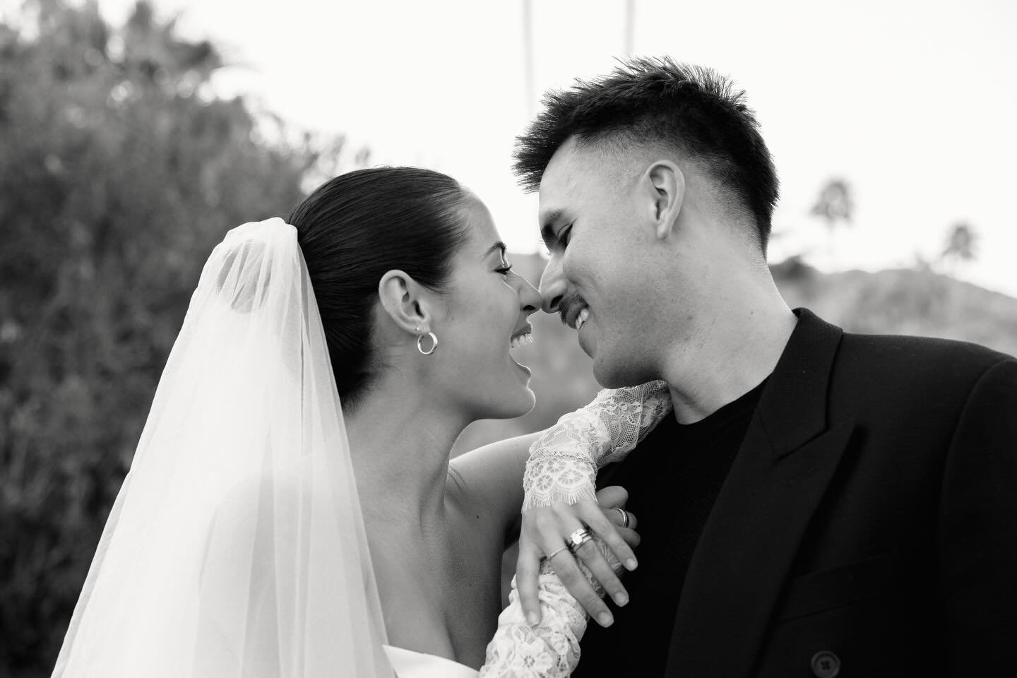 Frames that feel like a film! A perfect evening in old las palmas. 

I am soo happy and excited that Kansas weather is finally catching up to the coast 🫶🏼 I had a beautiful maternity shoot yesterday in Manhattan (70 degrees and sunny!)

Yay for war