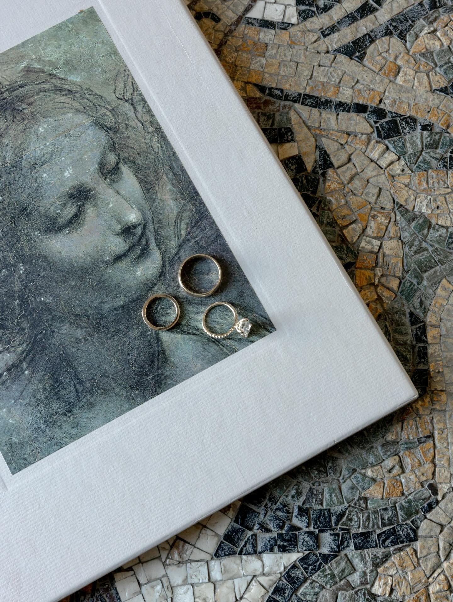 Your wedding details are art. They deserve to be photographed that way 🤍

I genuinely love slowing down on a wedding day and creating something intentional with the pieces you chose so carefully. The dress hanging in the light. The florals before th