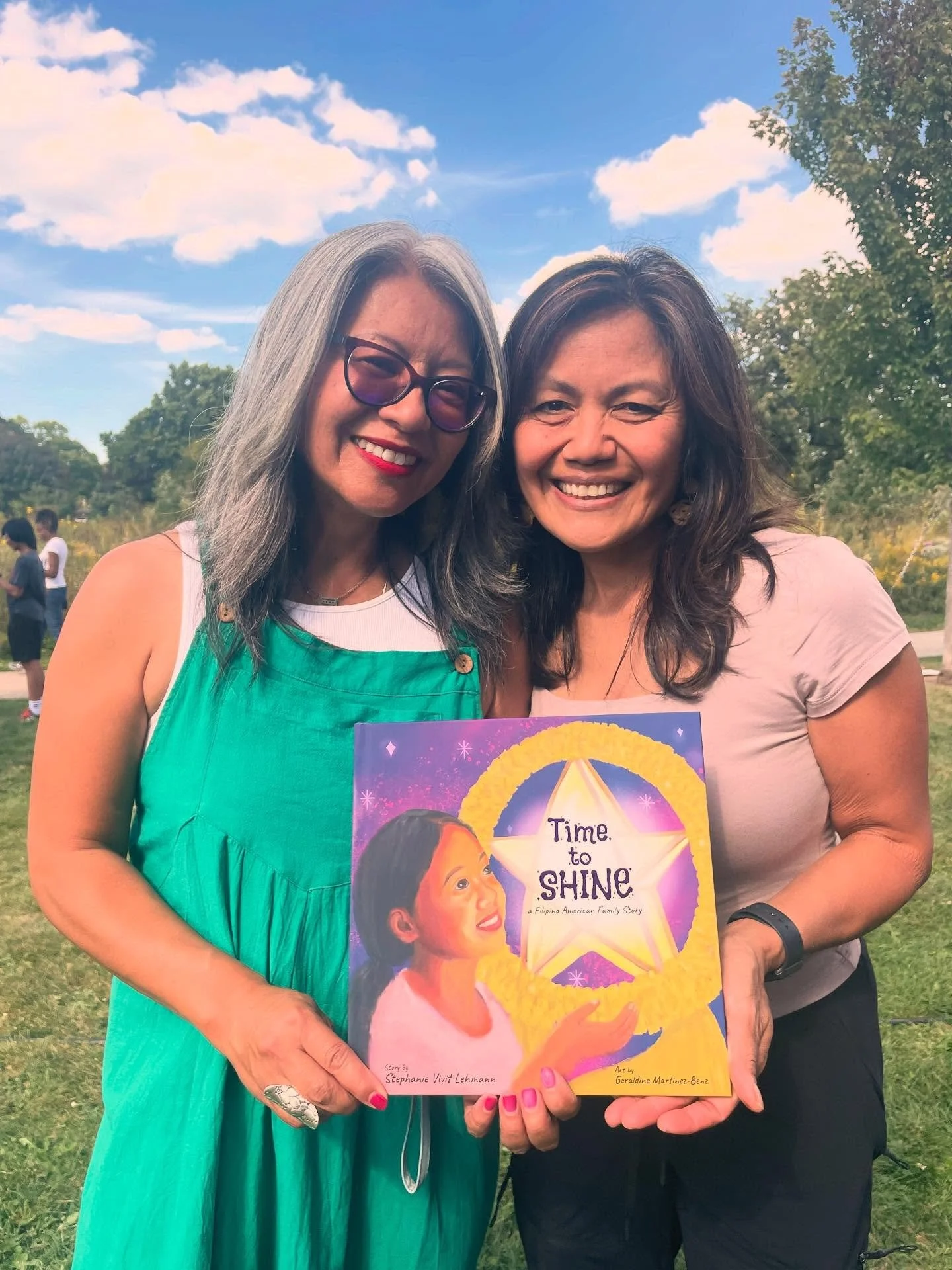 So glad I ran into Alderwoman Leni Manaa-Hoppenworth @the48thward at @samasamaproject festival today! I am honored that she will be reading my book, Time to Shine, on October 11th at the Sulzer Regional Library as a part of @halohalo_project. Hope to