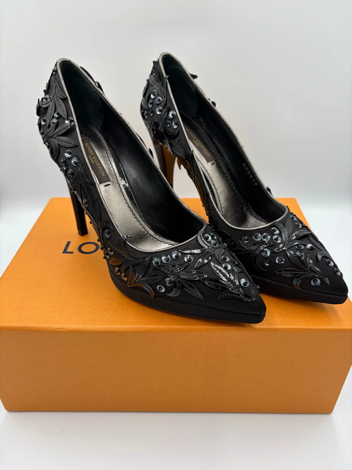 Louis Vuitton Black Satin Leaf & Sequin Pumps (35.5)