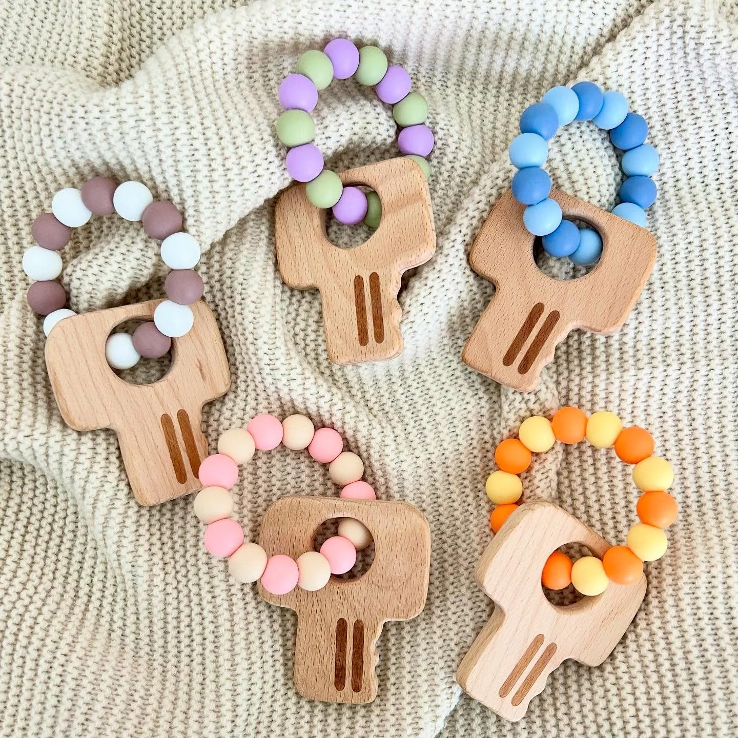 Baby&rsquo;s keys &gt; your real ones 🔑😅
Chew-safe, cute, and chaos-proof.
#baby #momhack #handmade #cute #family