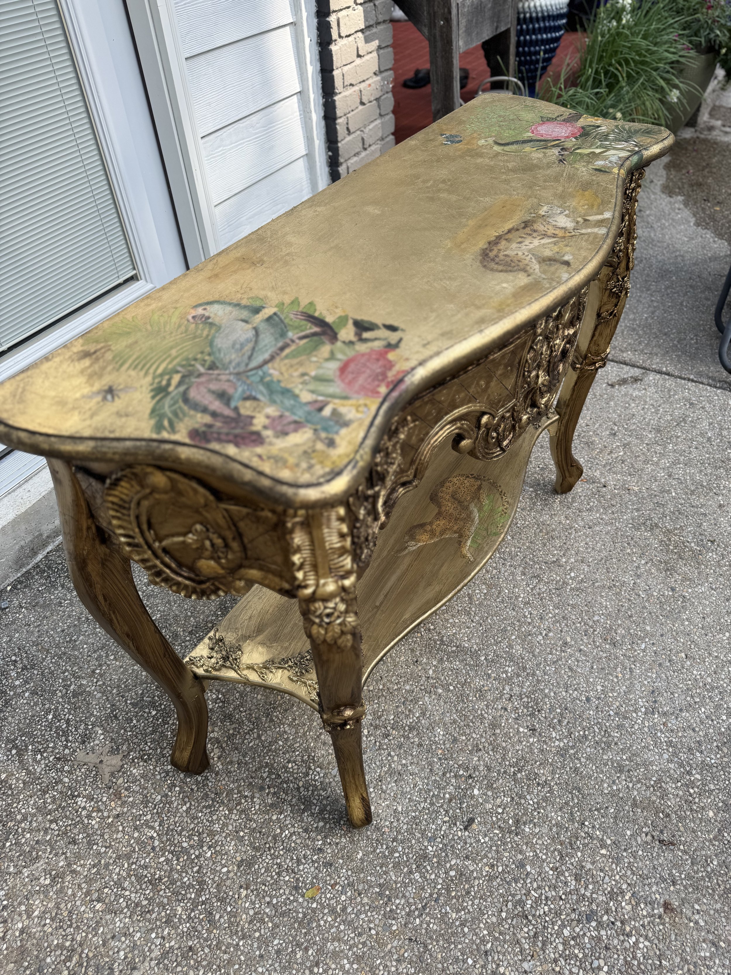 Gold entry table with birds