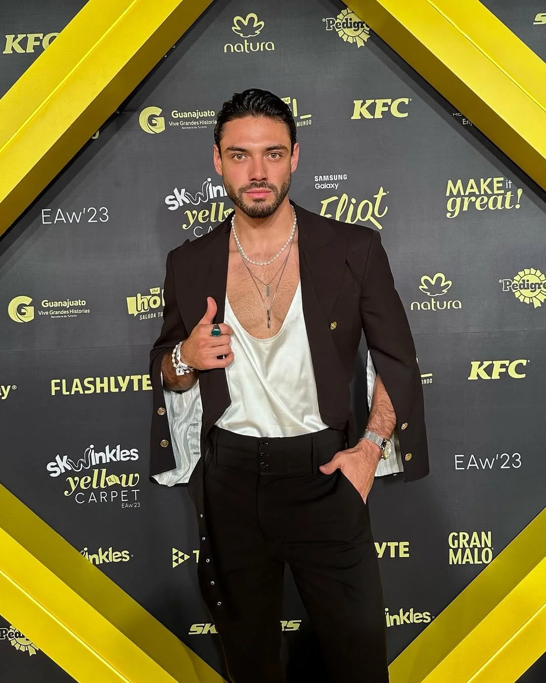 Eliot Awards 2023   •Outfit  - @victoralamos.men Pr- @humantetrissco •• • ••#eliot #eliotawards #pr #fashion #awards #model #pic.jpg