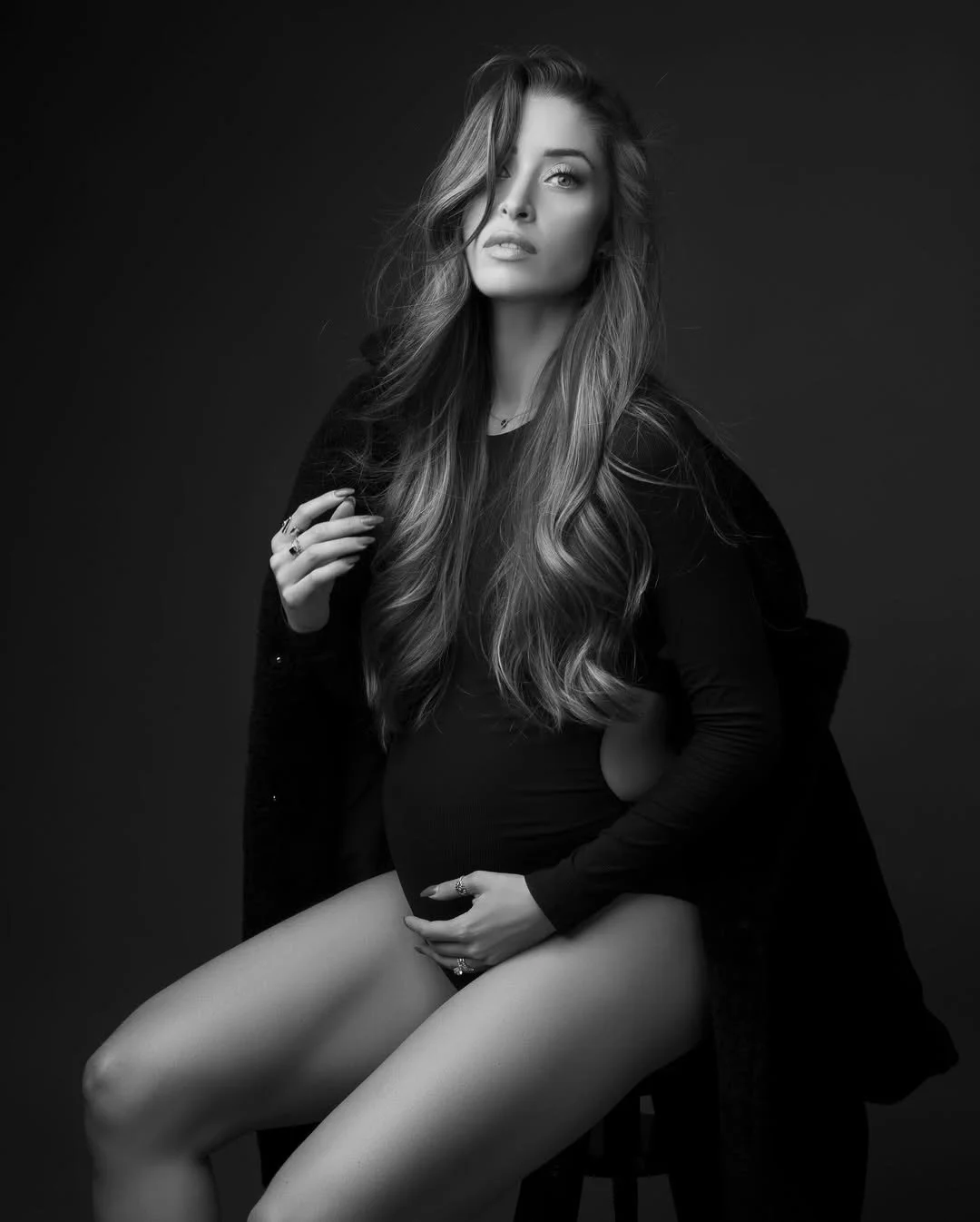 Baby R 👣#pregnantshoot #34weekspregnant #babyboyontheway #babyR #pregnantlookPhoto by- @fernand.jpg