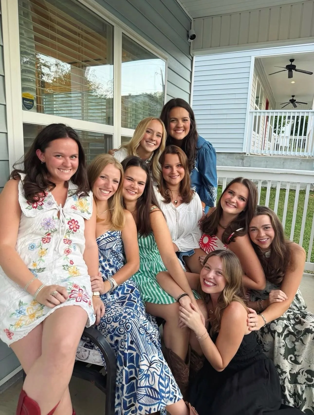 wake up kids we&rsquo;ve got the dreamers disease. 

5/8 #jarty