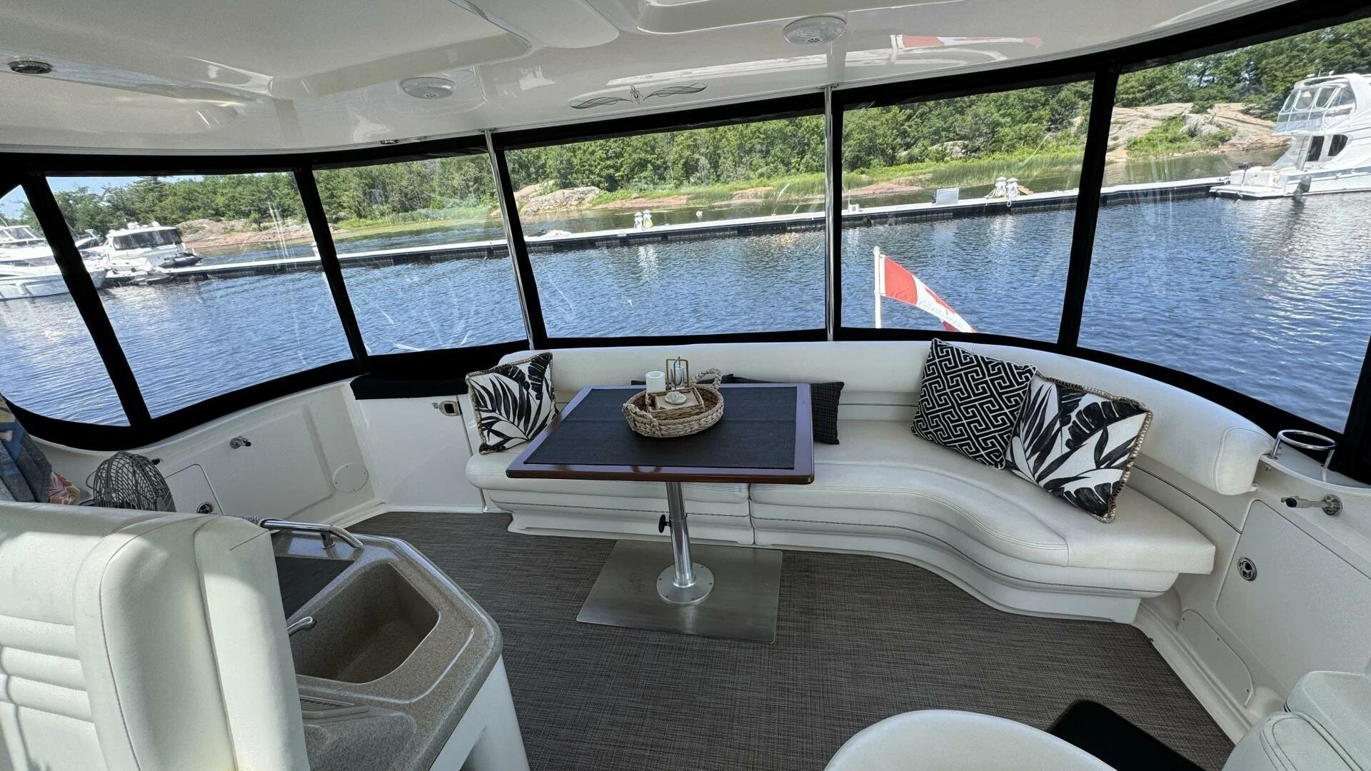 2005_390 motor yacht_a_016.jpg