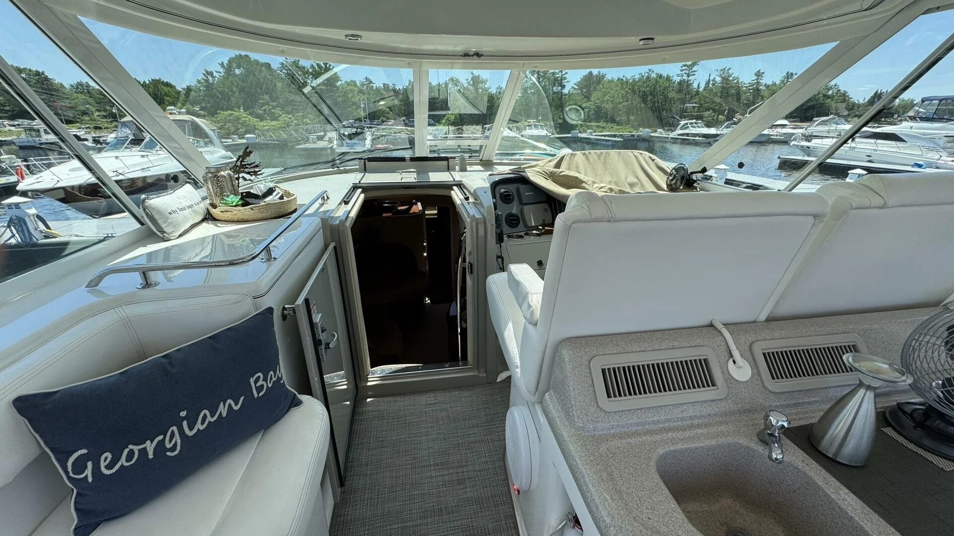 2005_390 motor yacht_a_013.jpg