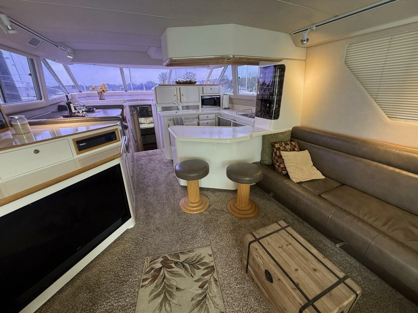 1995_550 sedan_a_040.jpg