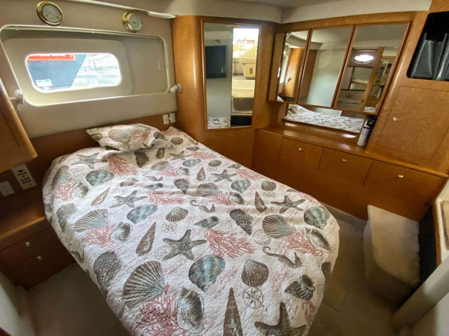 1996_420 Aft Cabin_c_032.jpg