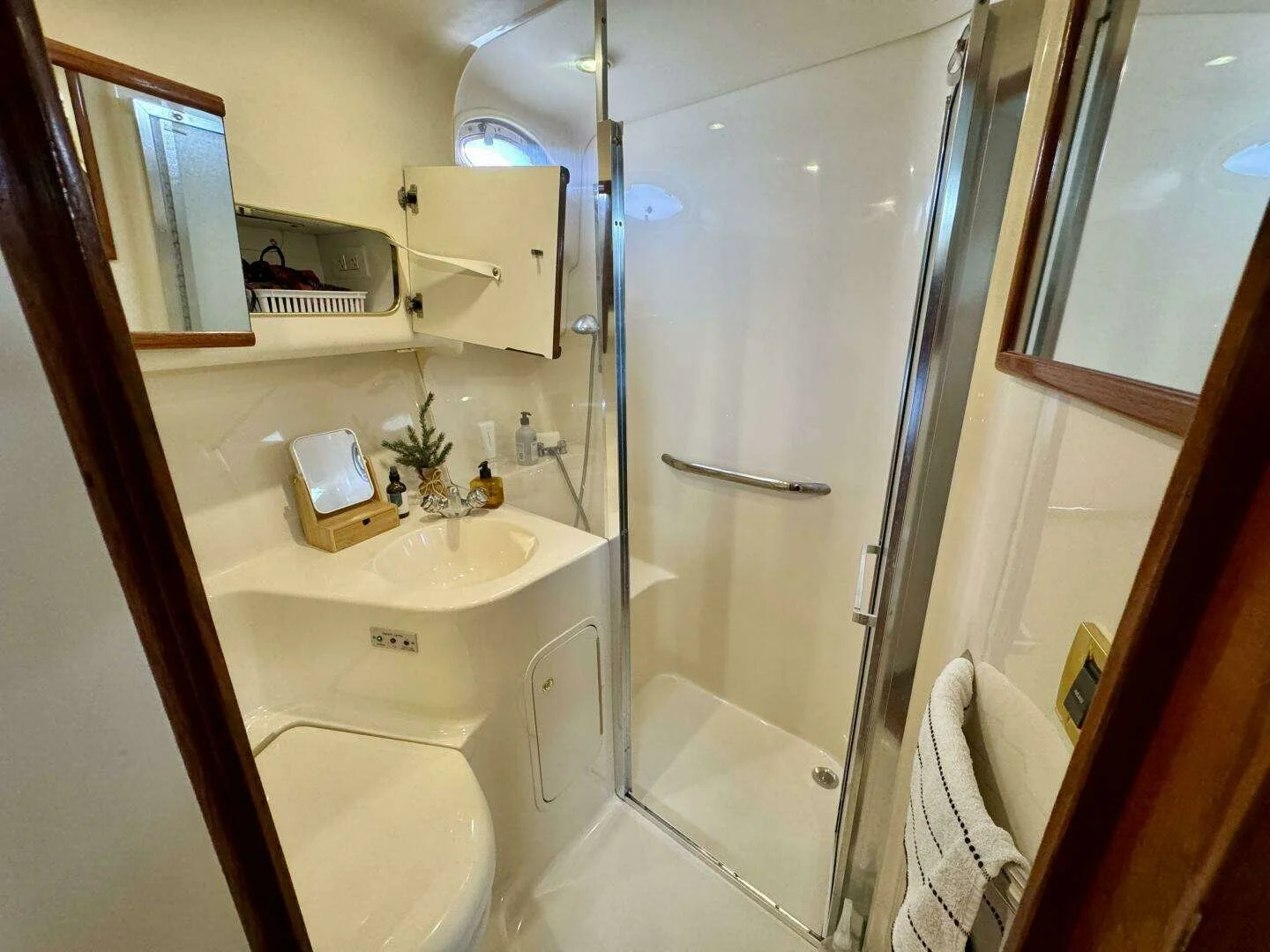 1998_400 Sedan Bridge_a_034.jpg