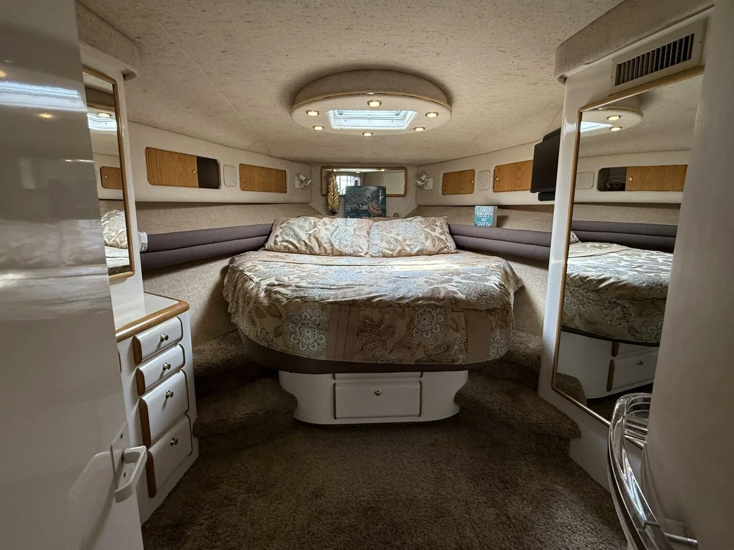 1995_550 sedan_a_058.jpg