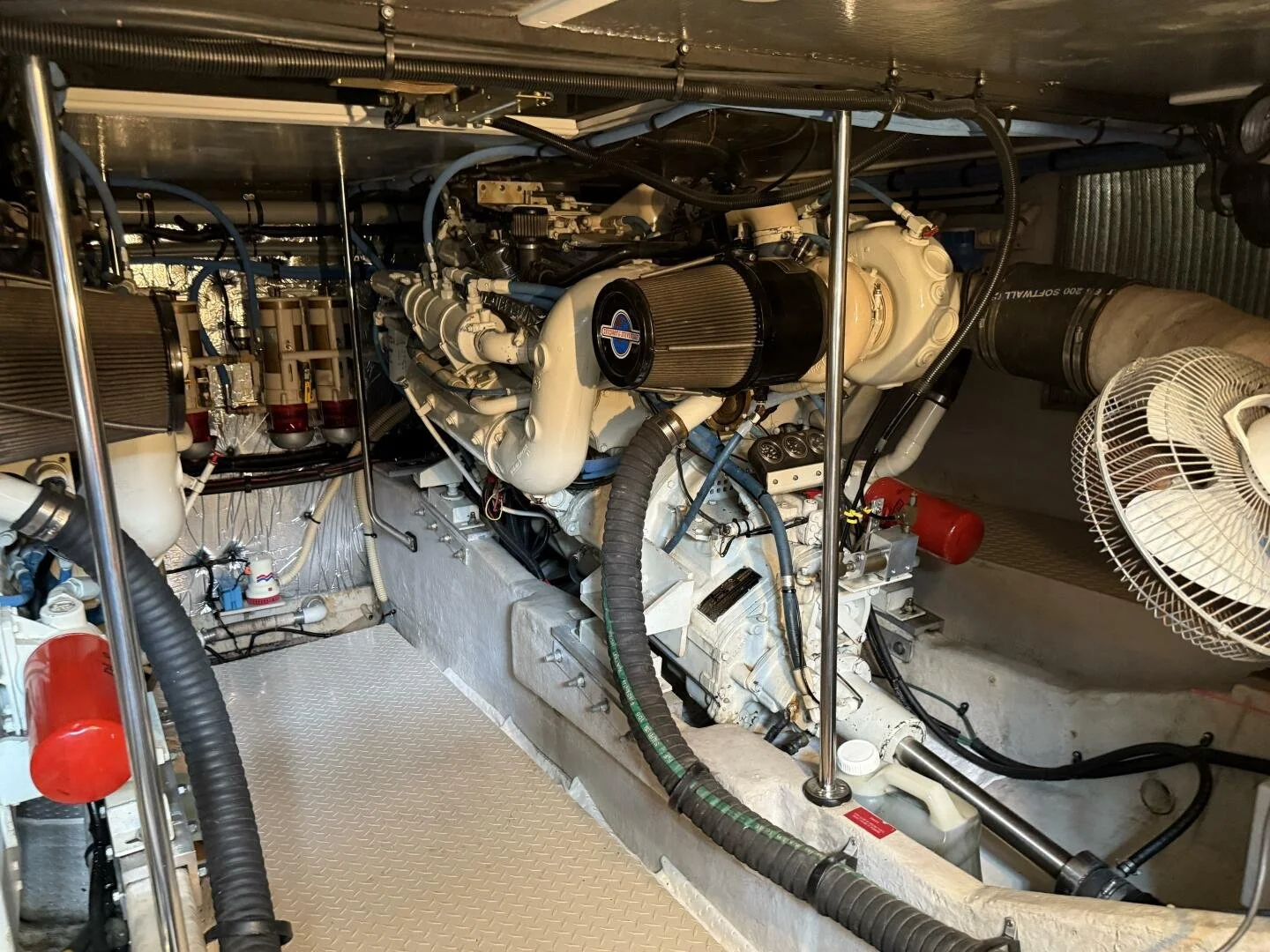 1995_550 sedan_a_066.jpg