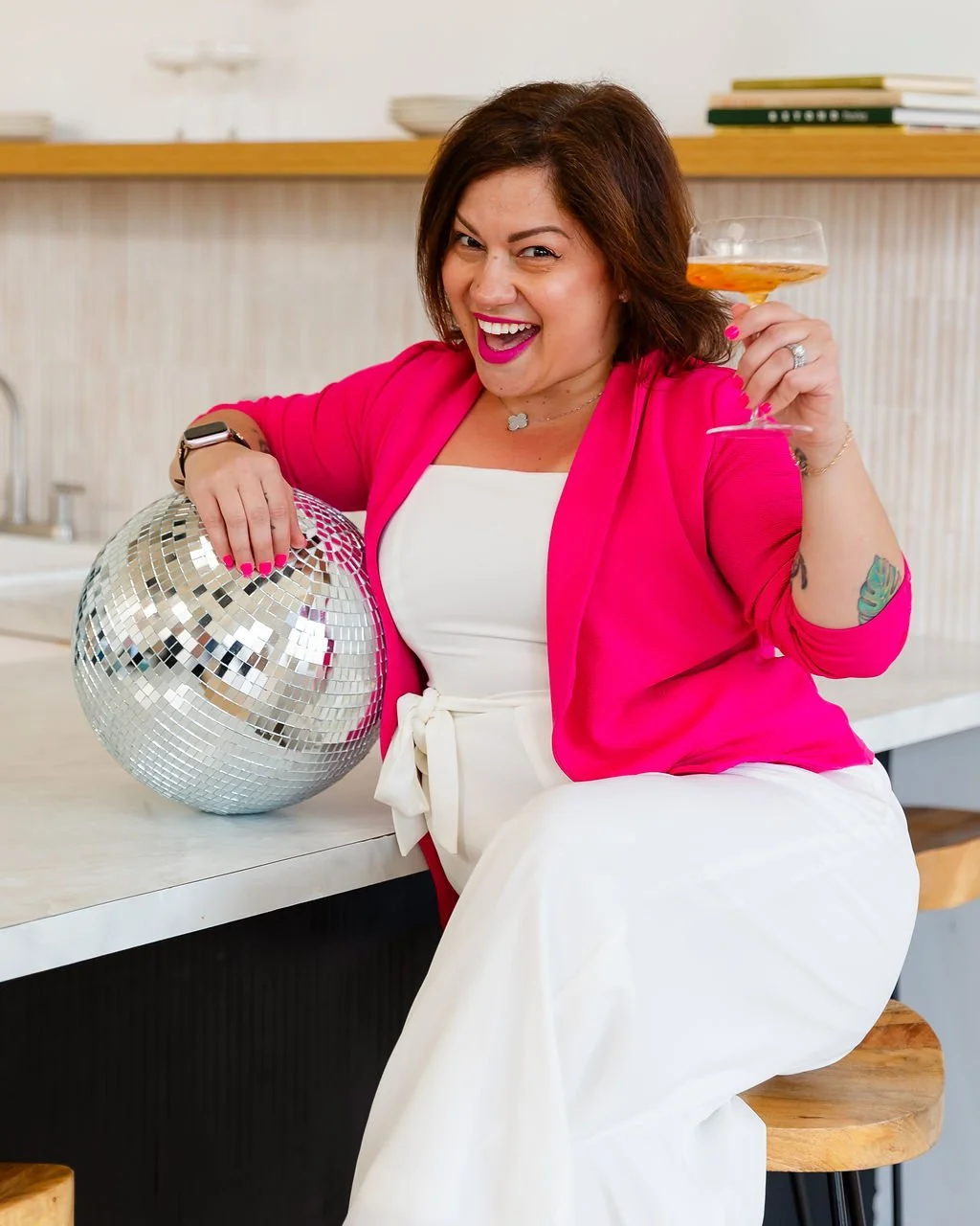 kimmorriscreative-lifestyle-headshot-judithpinkjacket