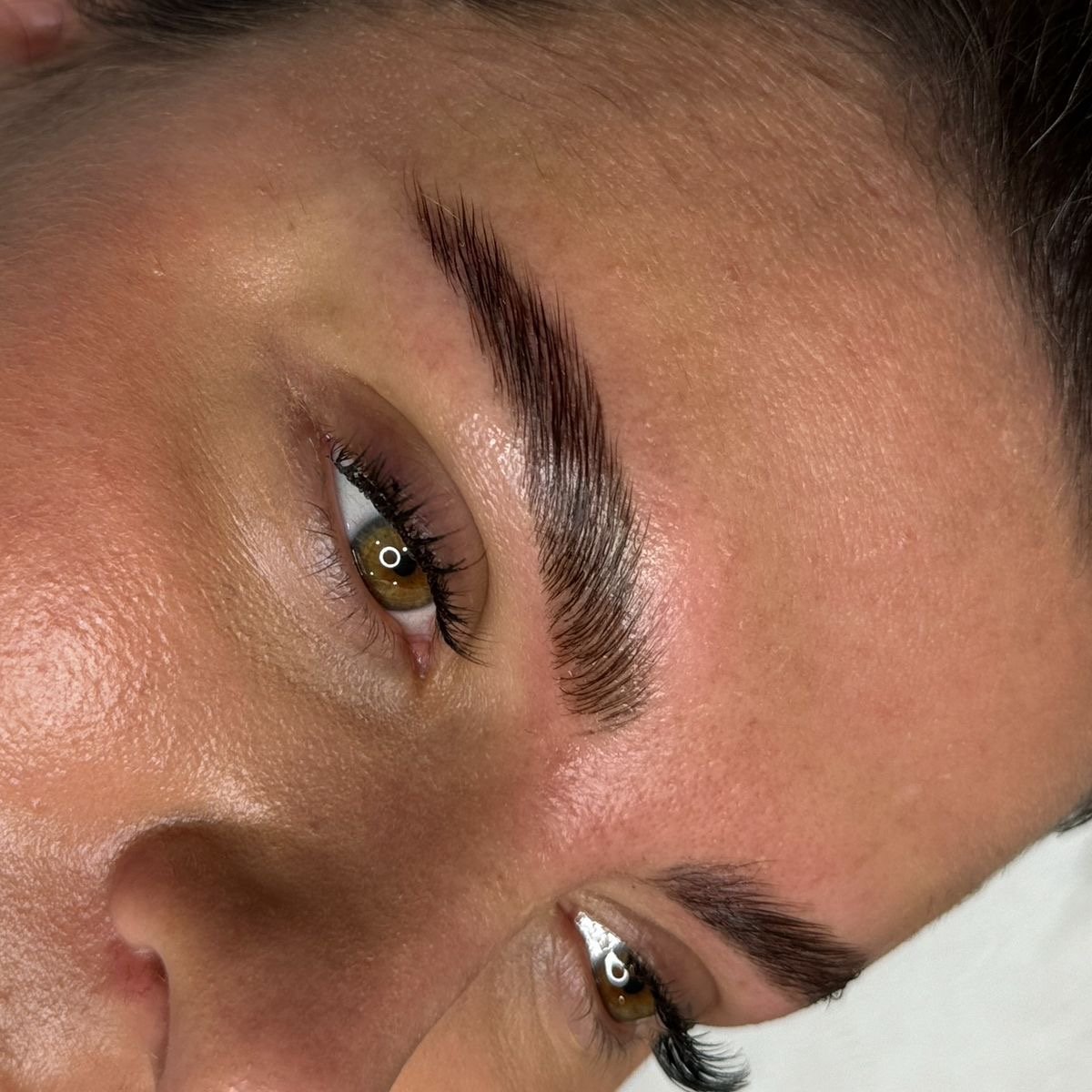 Lifted and tinted natural eyelashes without extensions