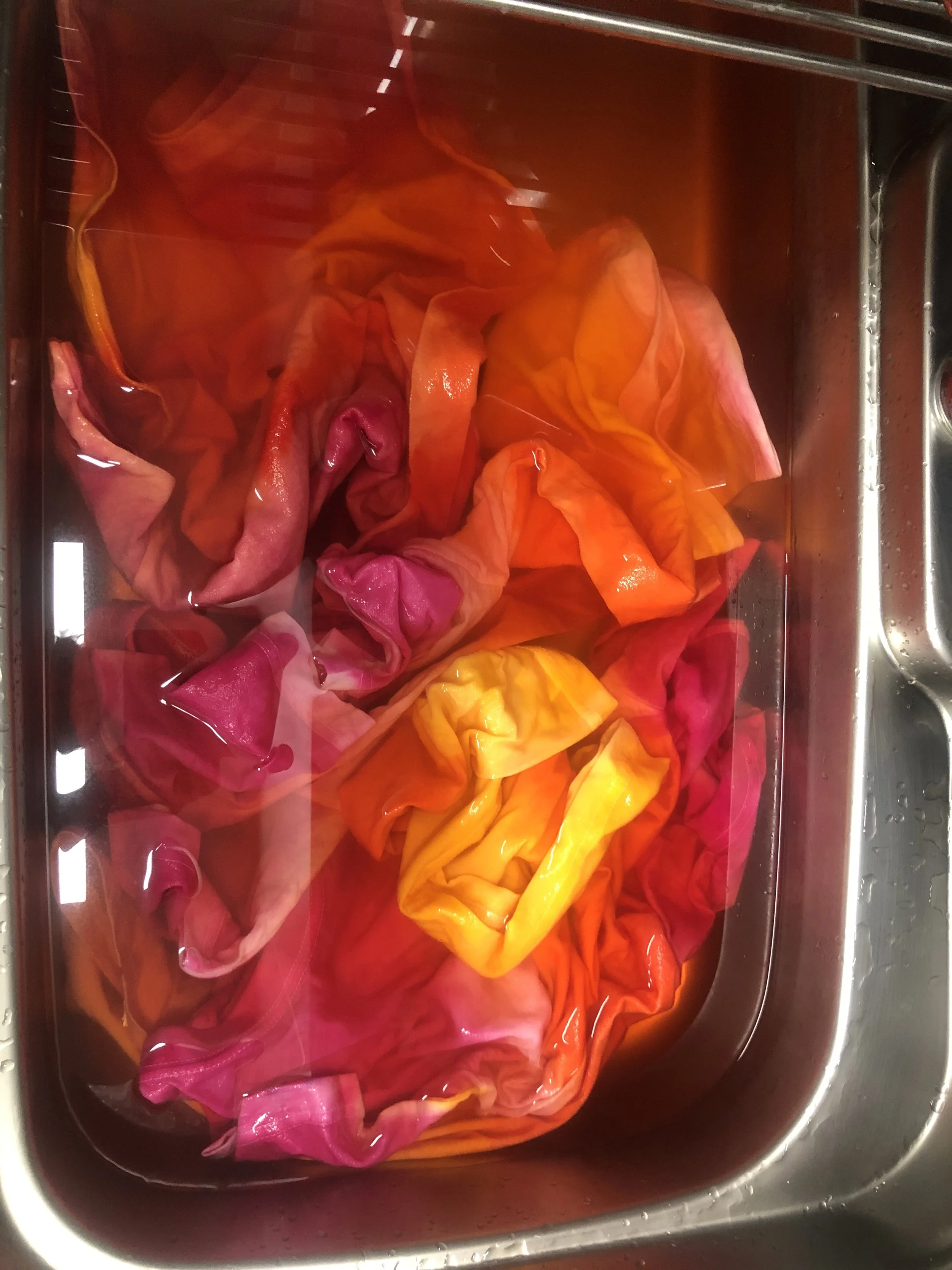 Tie-dyeing in batches (Red Batch)