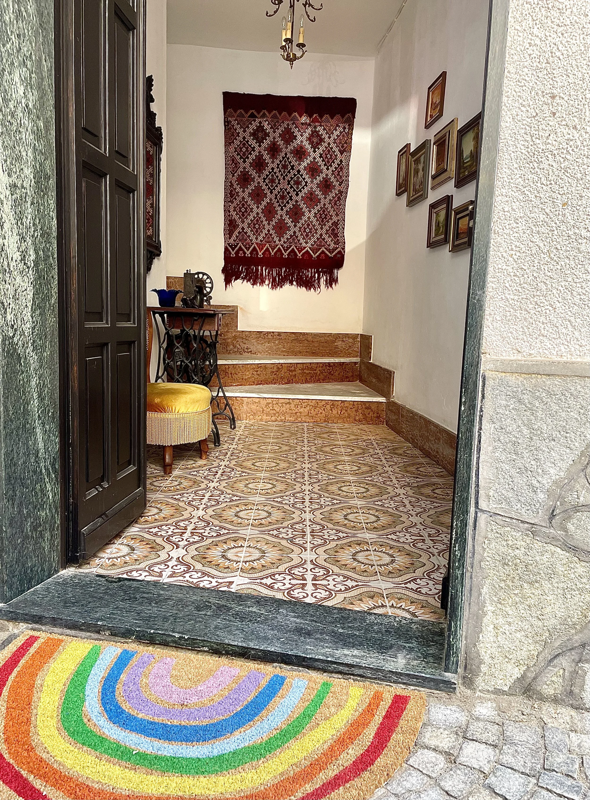 Marnee Fox, Stylist, Italian apartment project, entry.jpeg